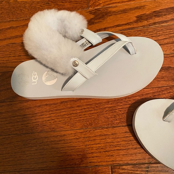 UGG flip flops - Picture 3 of 3